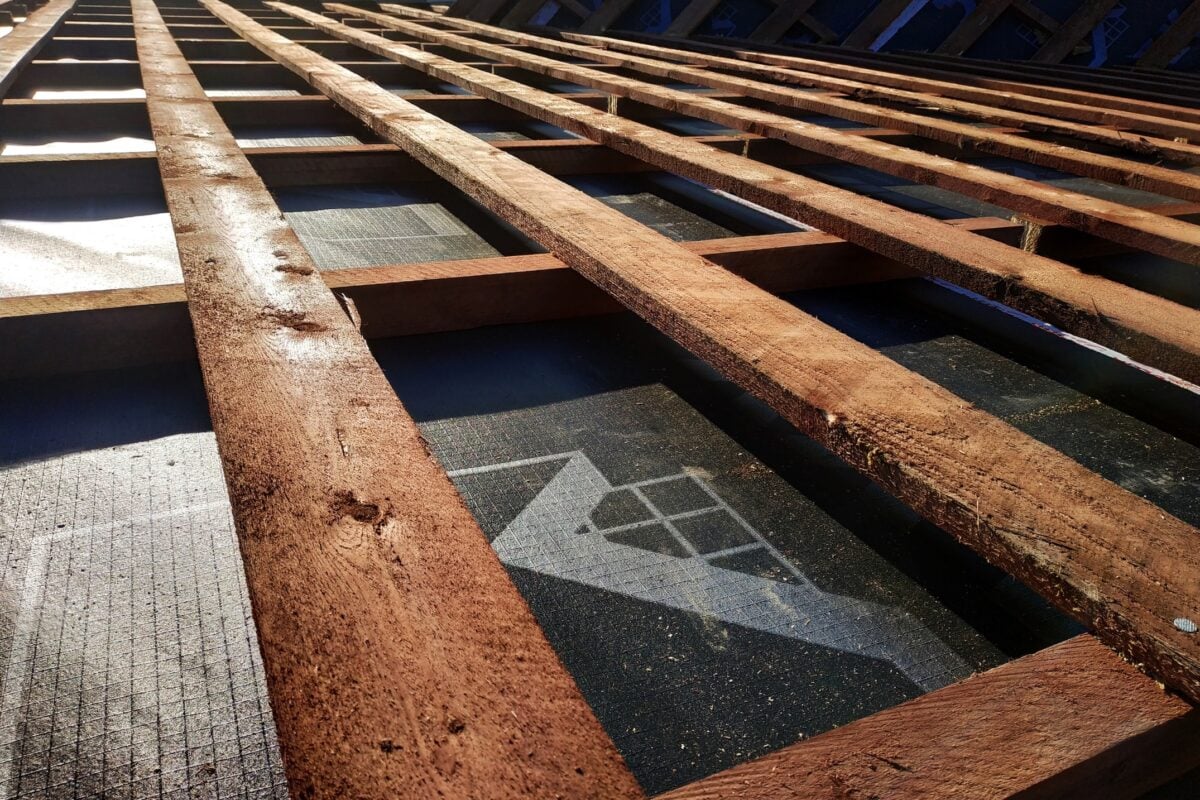 Preparation of roof roof before installation of sheets of metal tiles with insulation, waterproofing with the help of film, boards and bars 2019